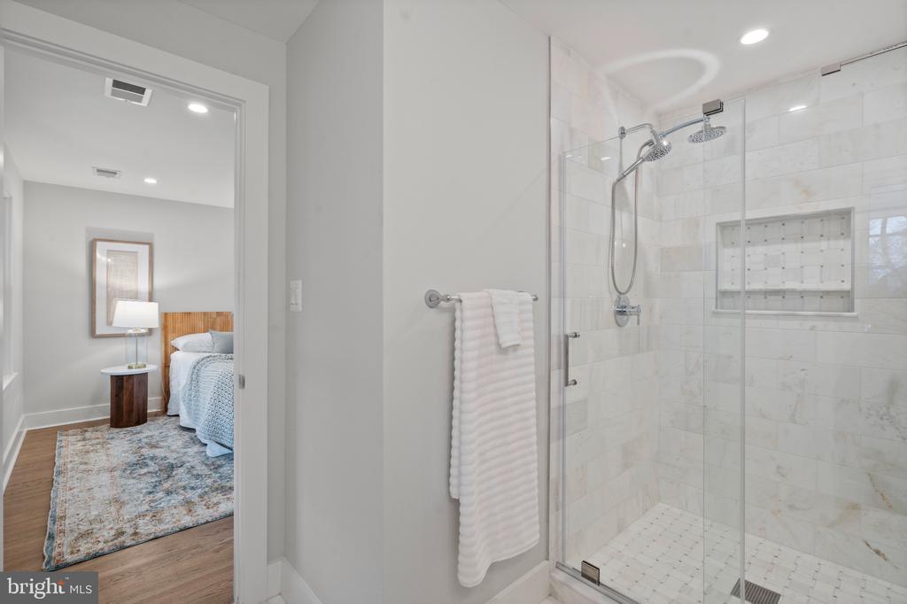 7204 REGENT
