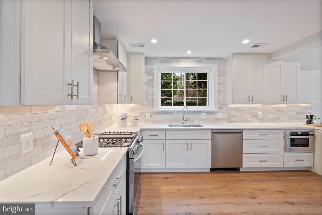 7204 REGENT