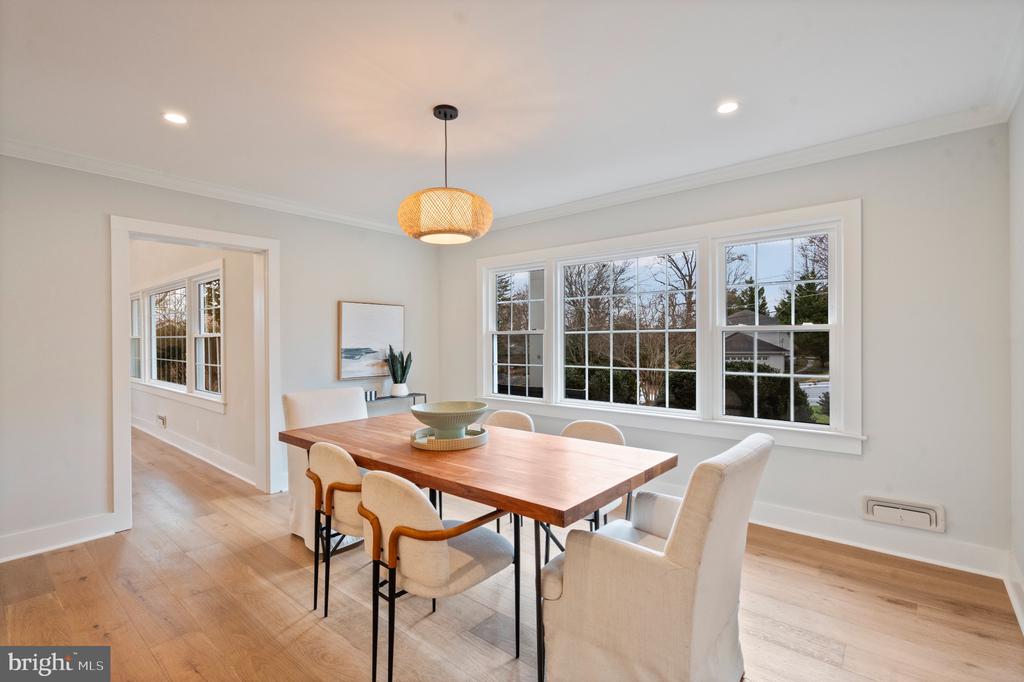 7204 REGENT