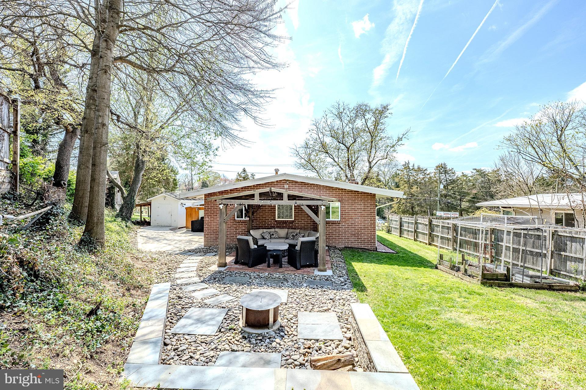 2904 FARMINGTON DRIVE