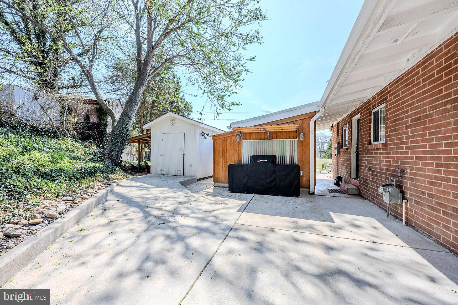 2904 FARMINGTON DRIVE