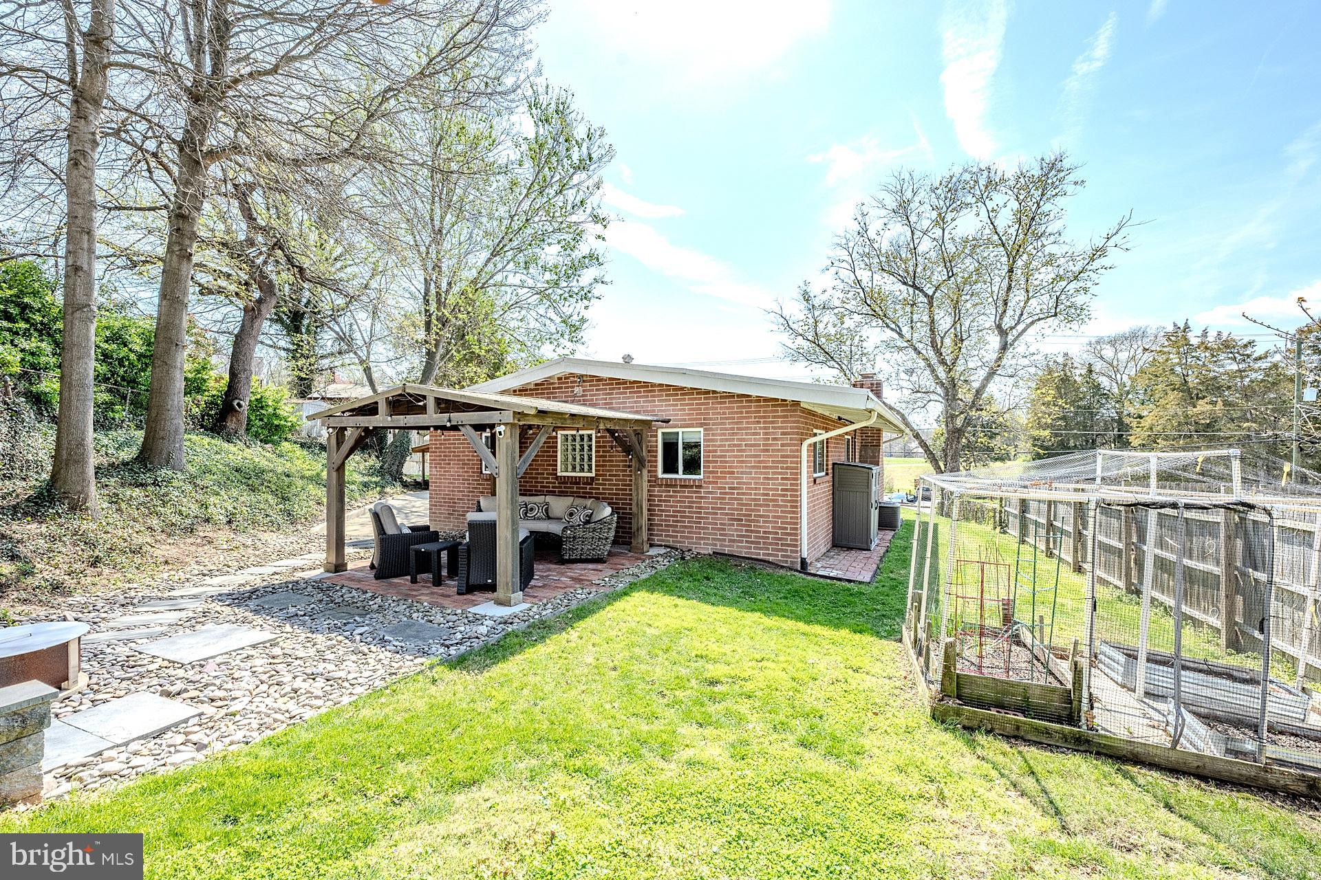 2904 FARMINGTON DRIVE