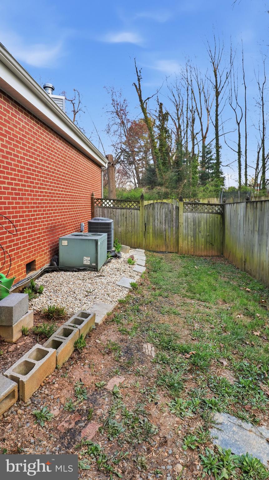 7607 BURNSIDE COURT