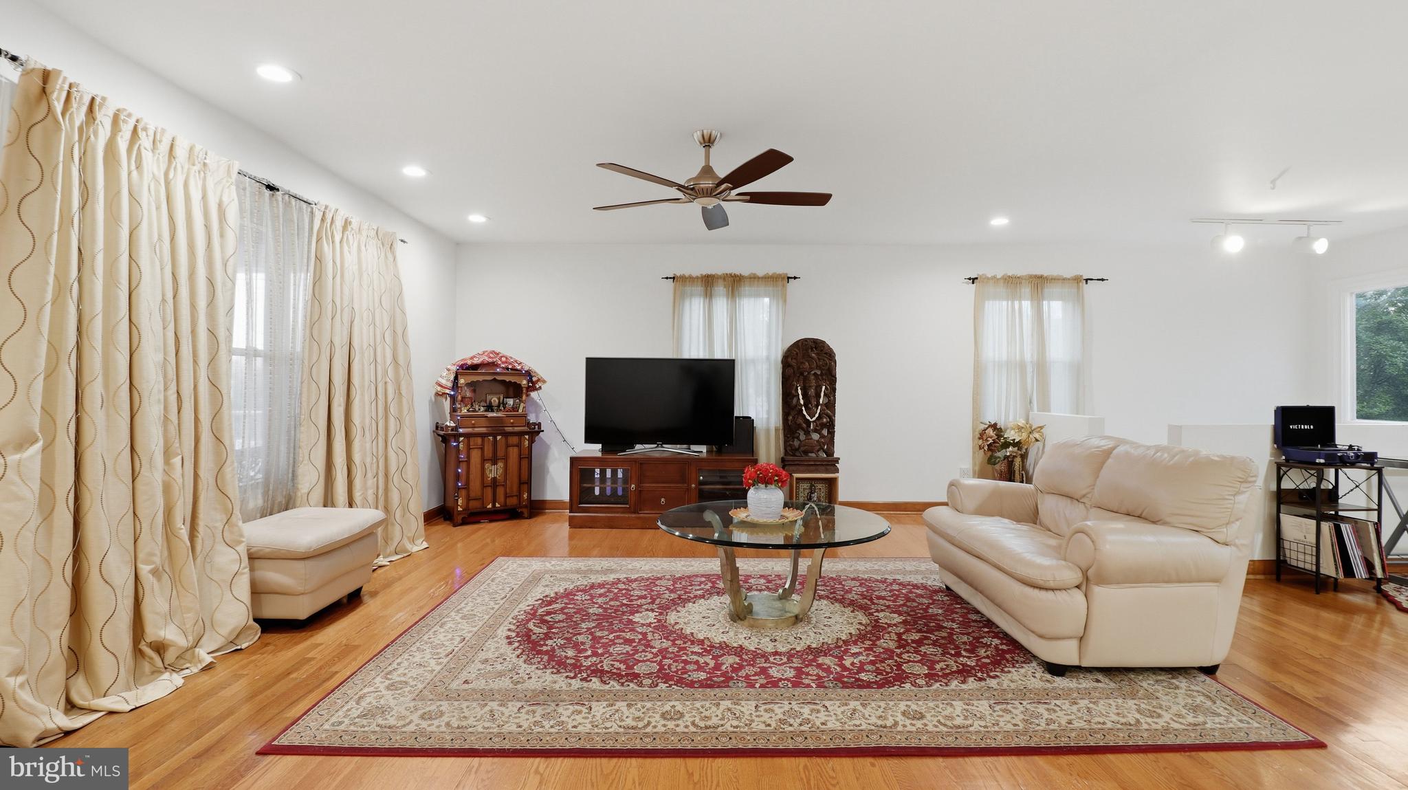 7607 BURNSIDE COURT