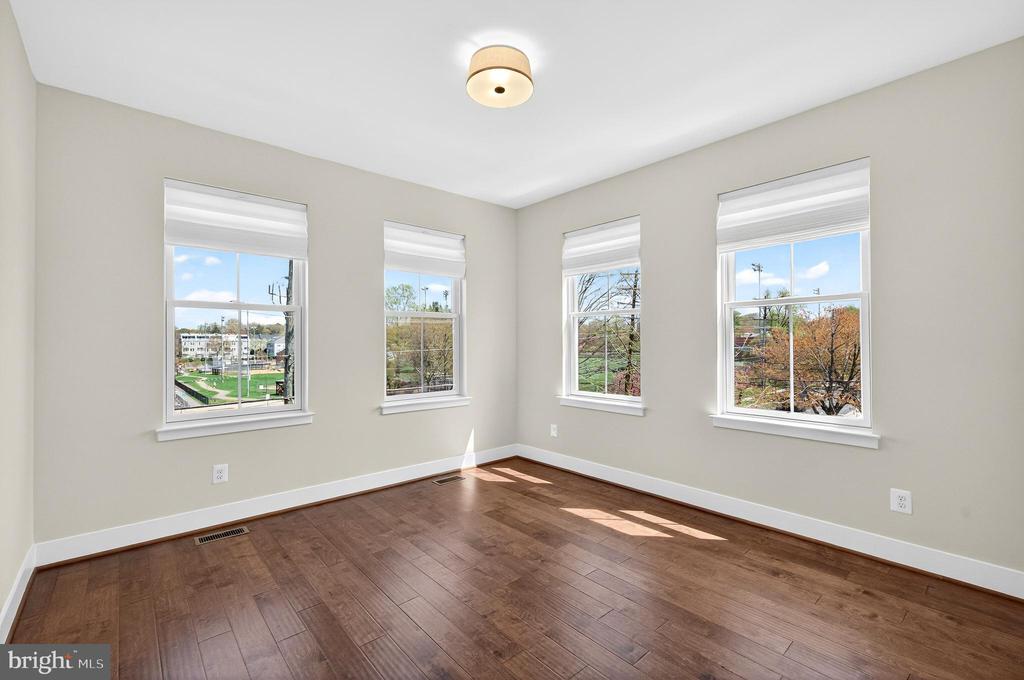 151 CENTER S 1