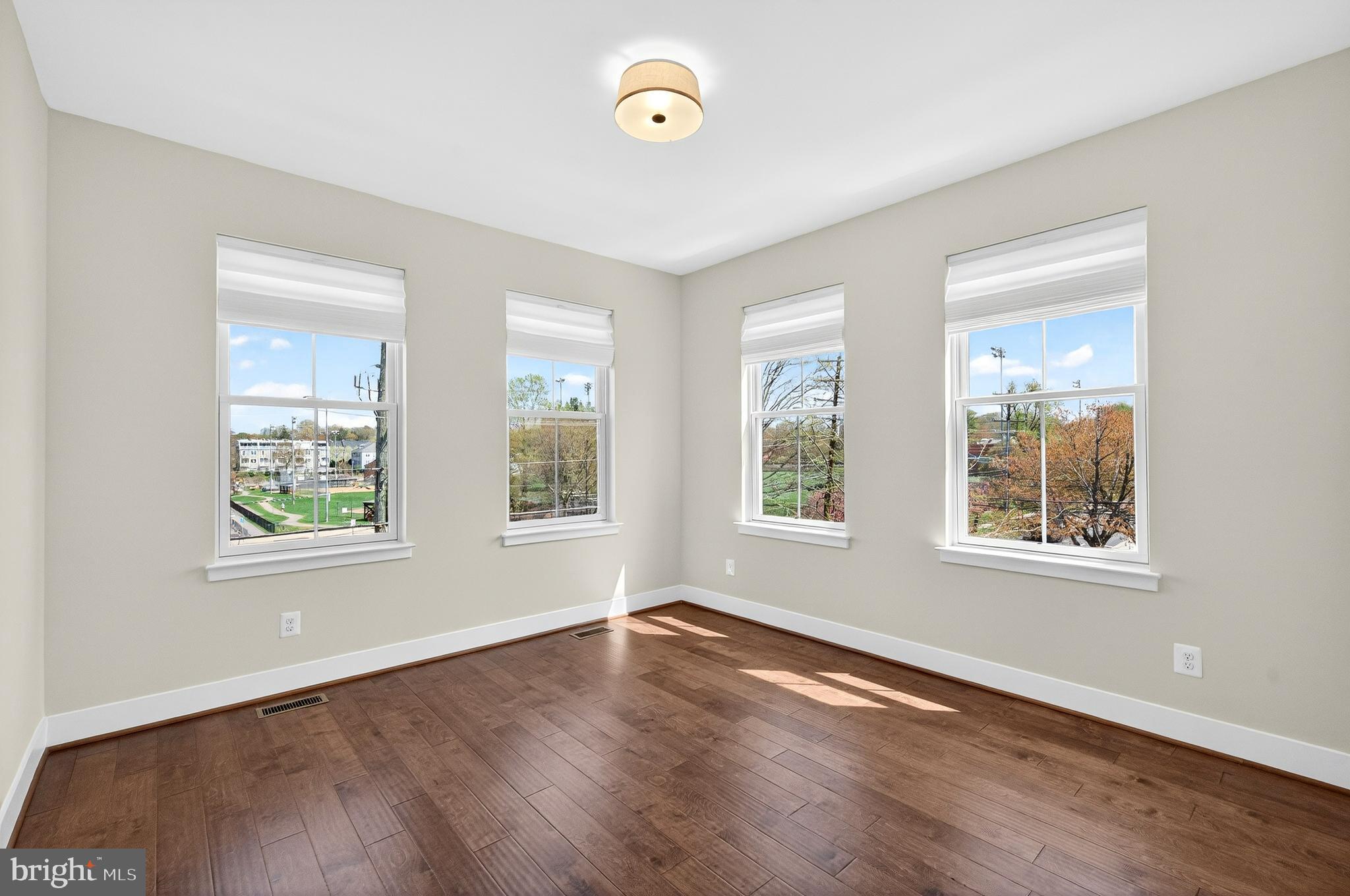151 CENTER S 1