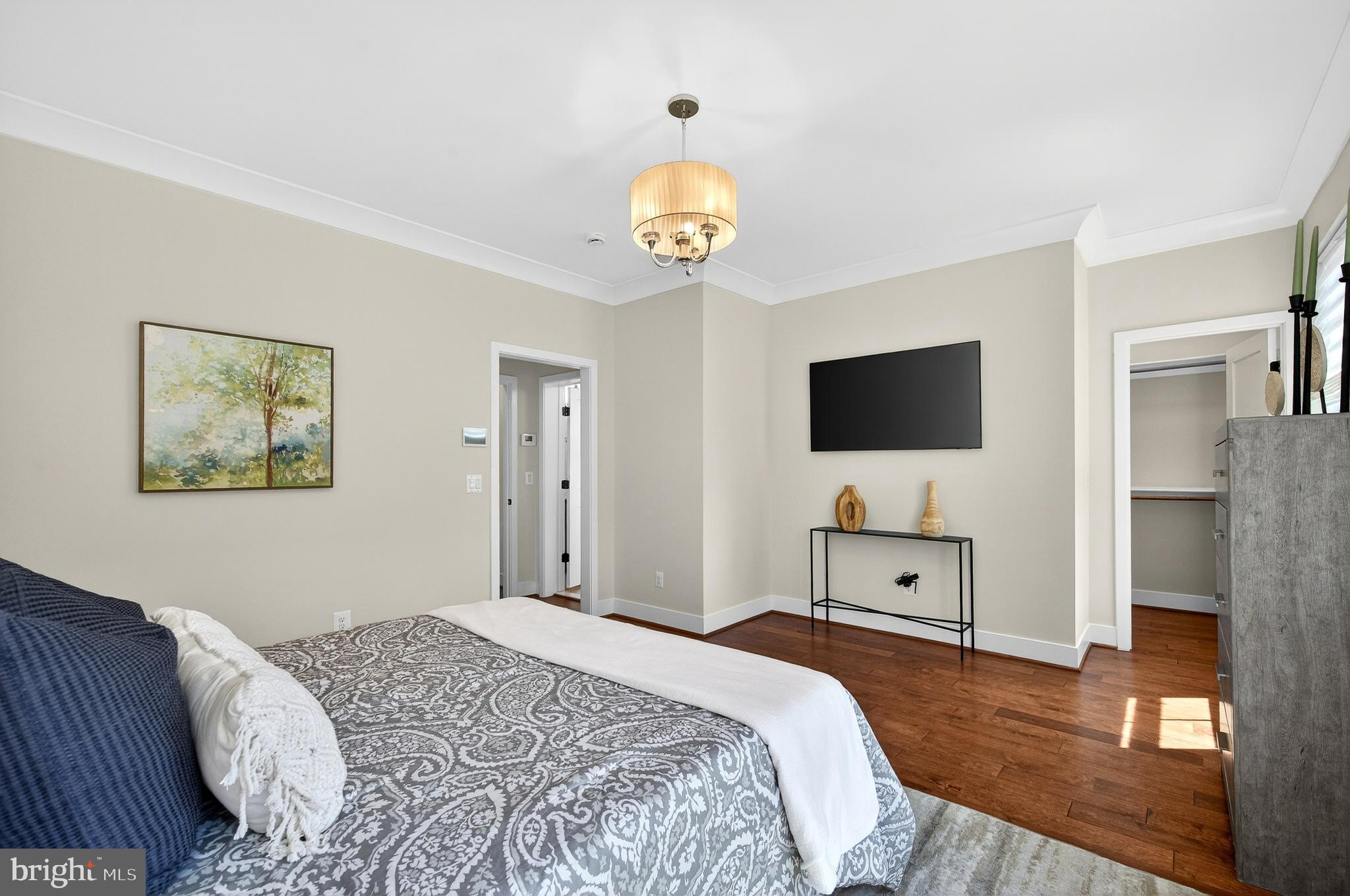 151 CENTER S 1