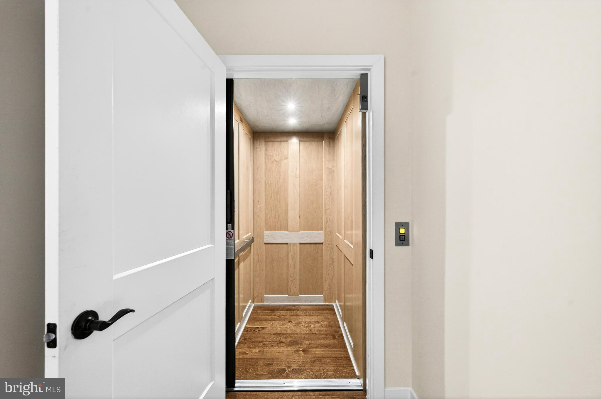 151 CENTER S 1