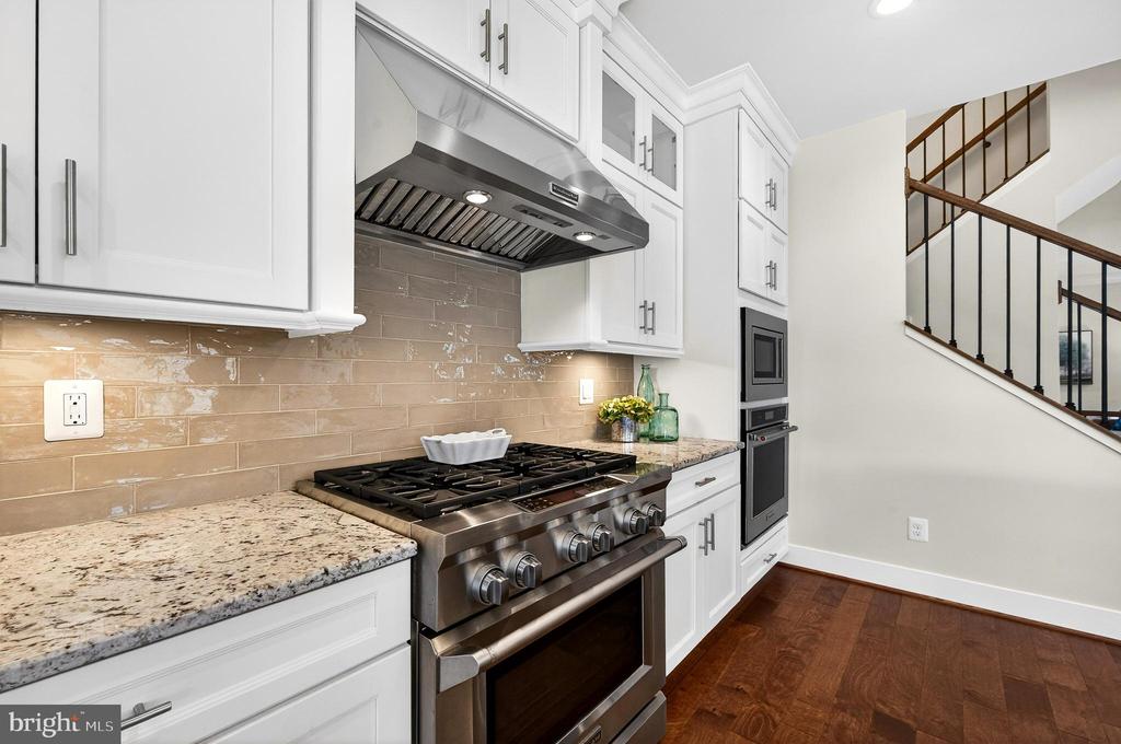 151 CENTER S 1