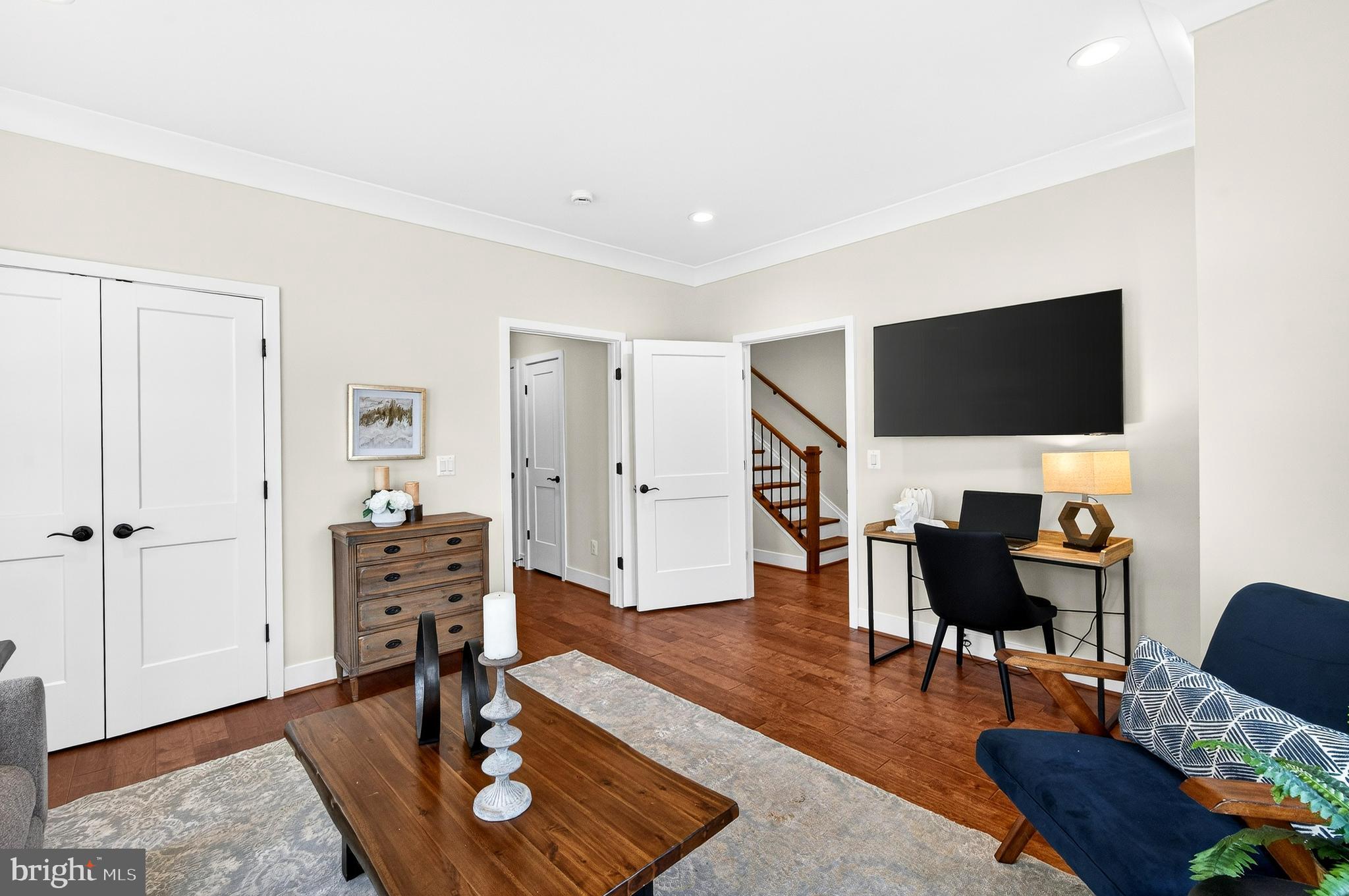 151 CENTER S 1
