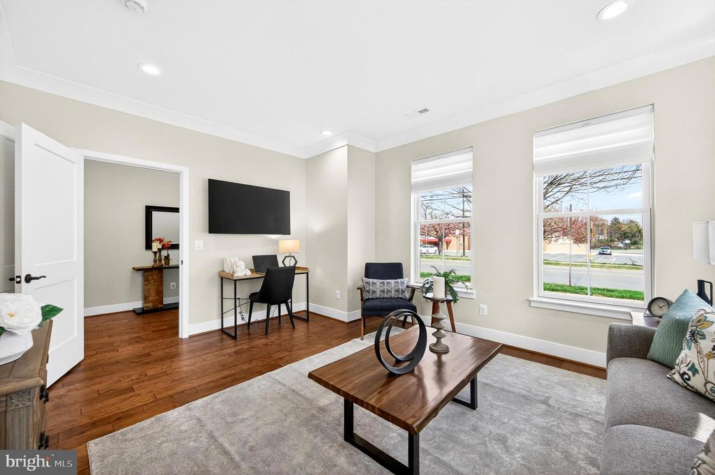 151 CENTER S 1