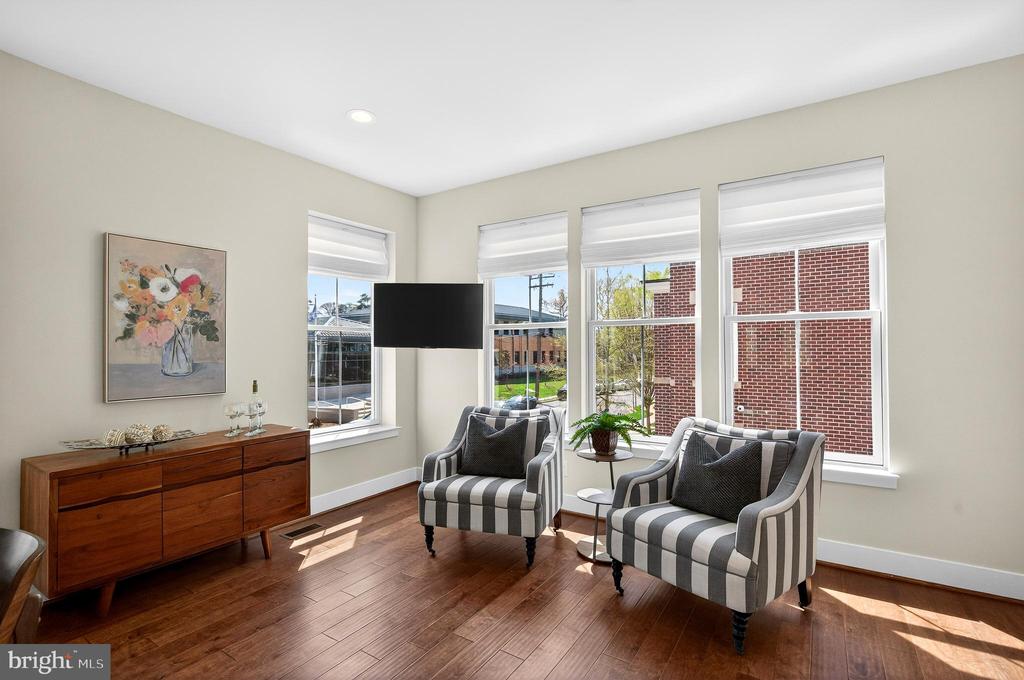 151 CENTER S 1
