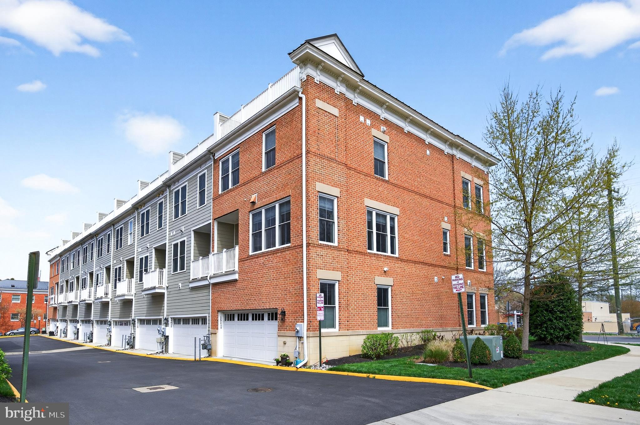 151 CENTER S 1