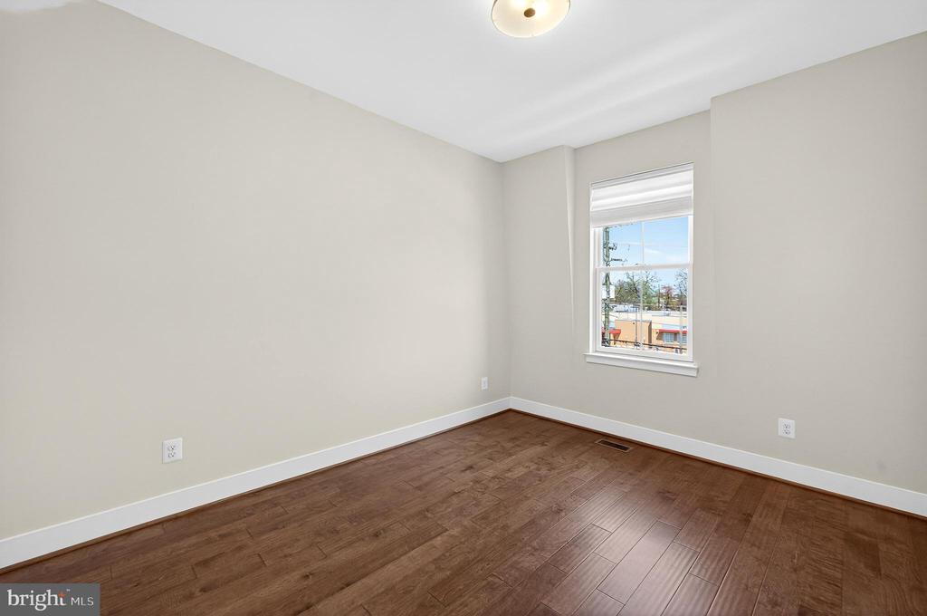 151 CENTER S 1