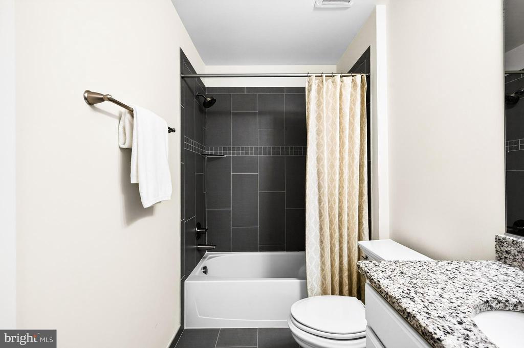 151 CENTER S 1