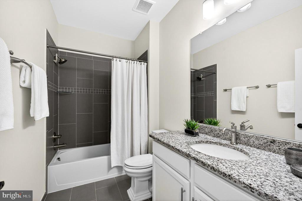151 CENTER S 1
