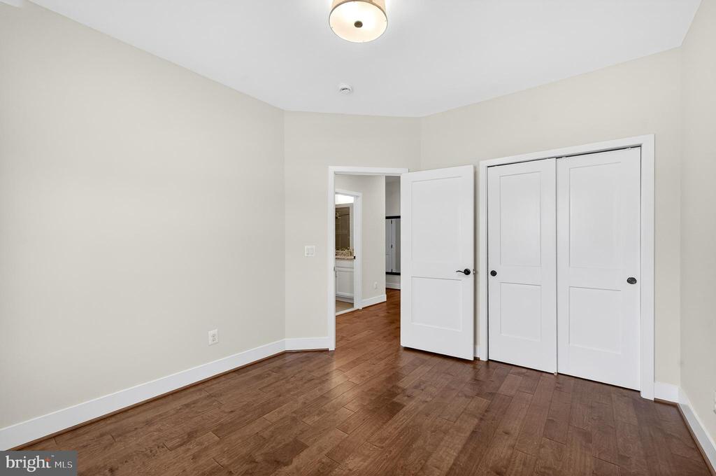 151 CENTER S 1