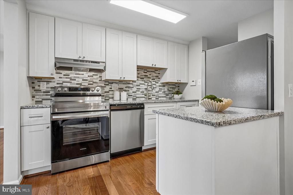 4407 VANTAGE COURT