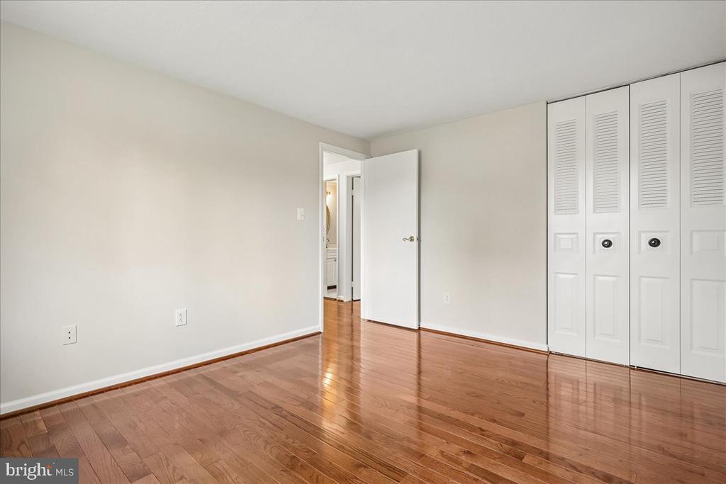 4407 VANTAGE COURT