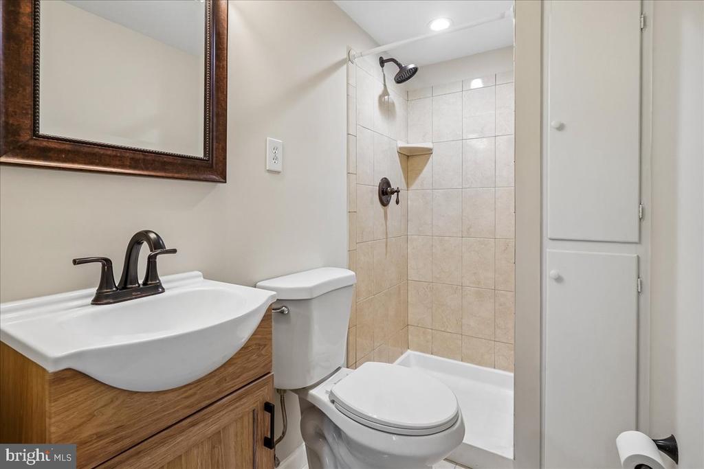 4407 VANTAGE COURT