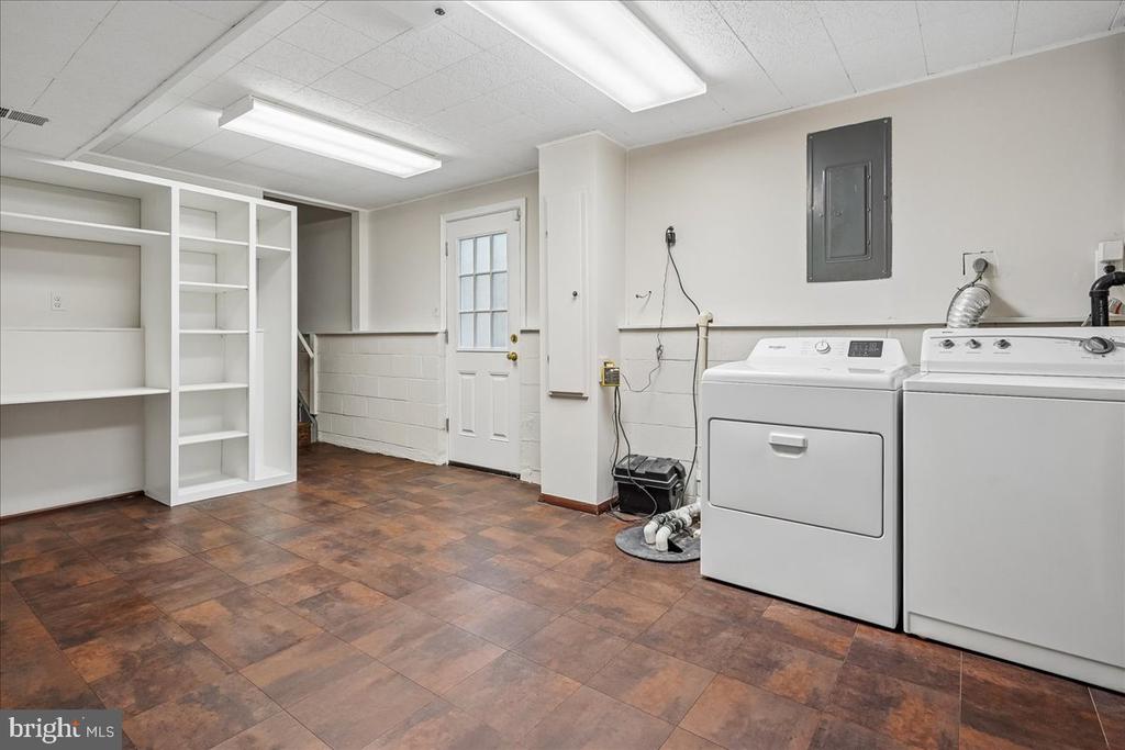 4407 VANTAGE COURT
