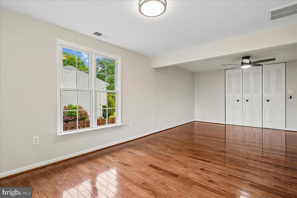 4407 VANTAGE COURT
