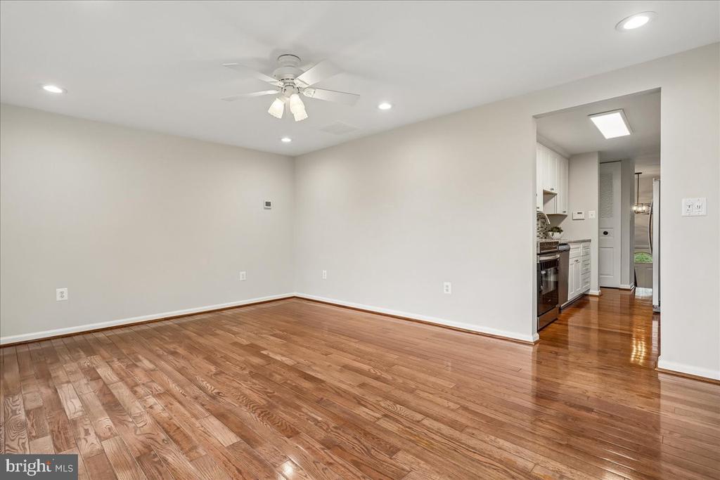 4407 VANTAGE COURT