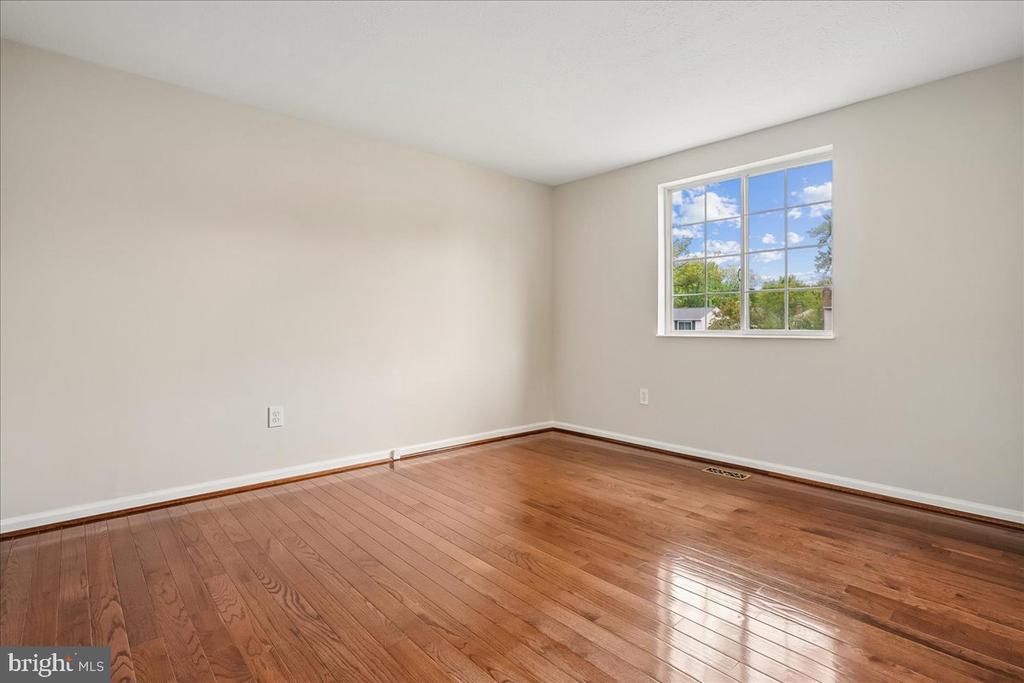 4407 VANTAGE COURT