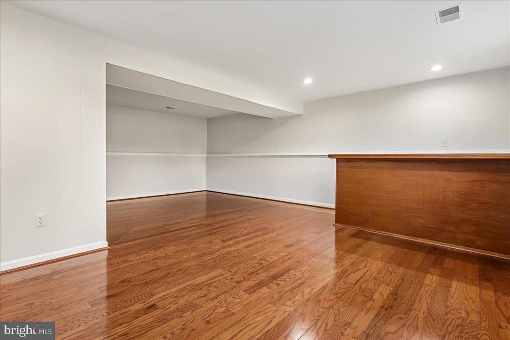 4407 VANTAGE COURT
