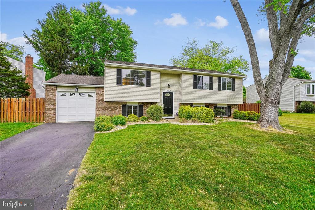 4407 VANTAGE COURT