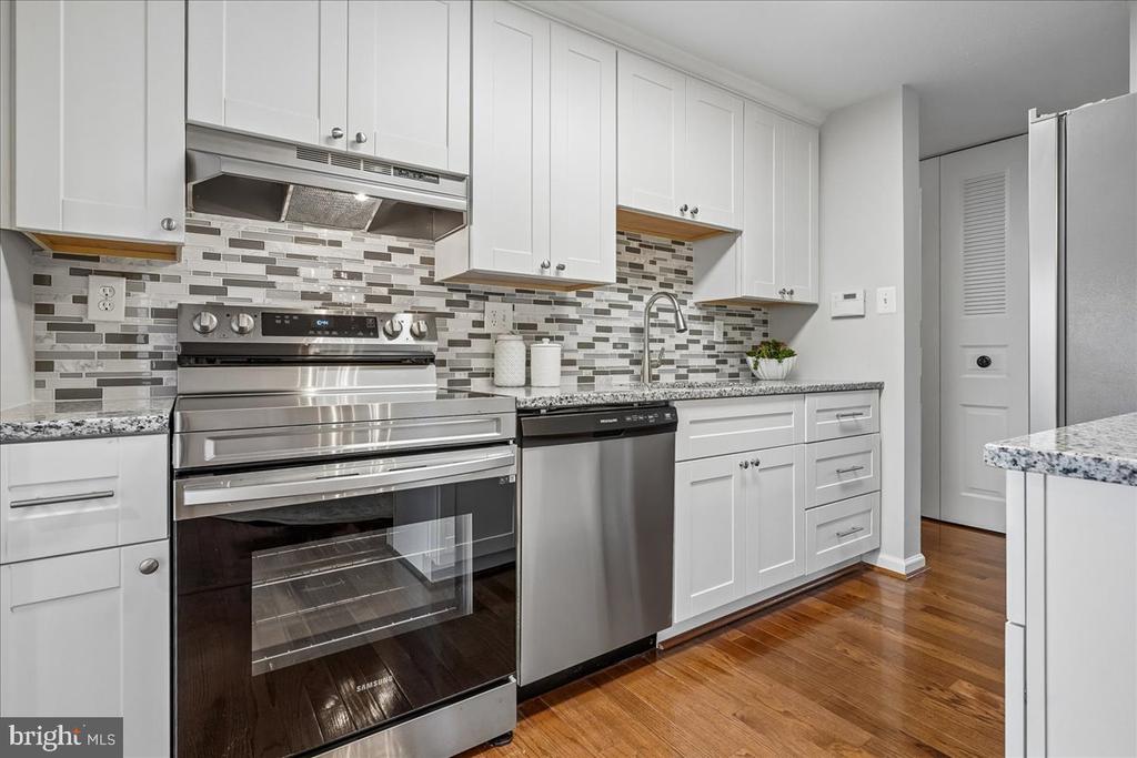 4407 VANTAGE COURT