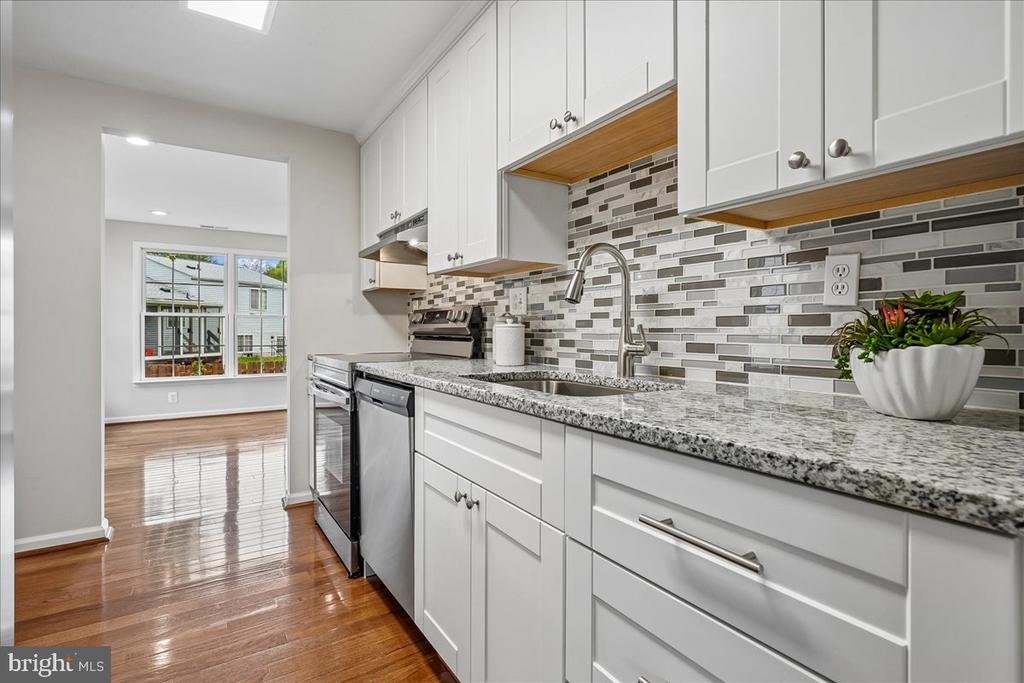 4407 VANTAGE COURT