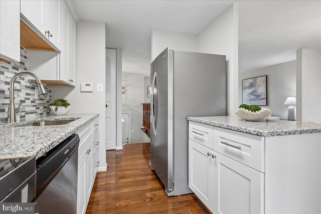4407 VANTAGE COURT