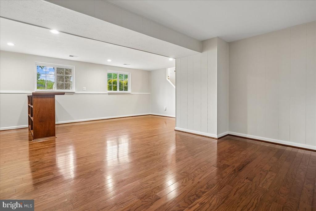 4407 VANTAGE COURT