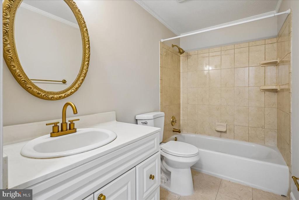 4407 VANTAGE COURT