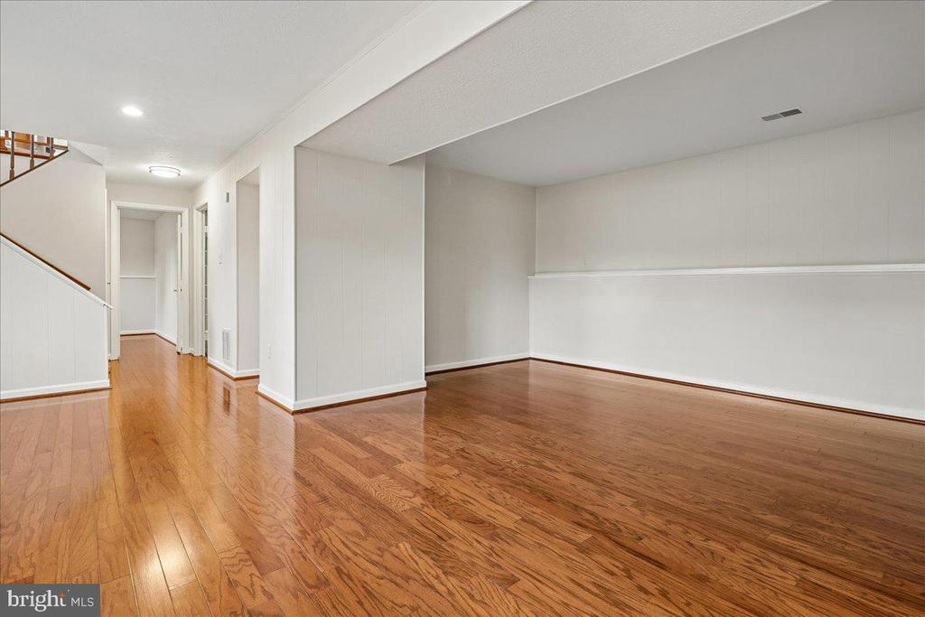 4407 VANTAGE COURT