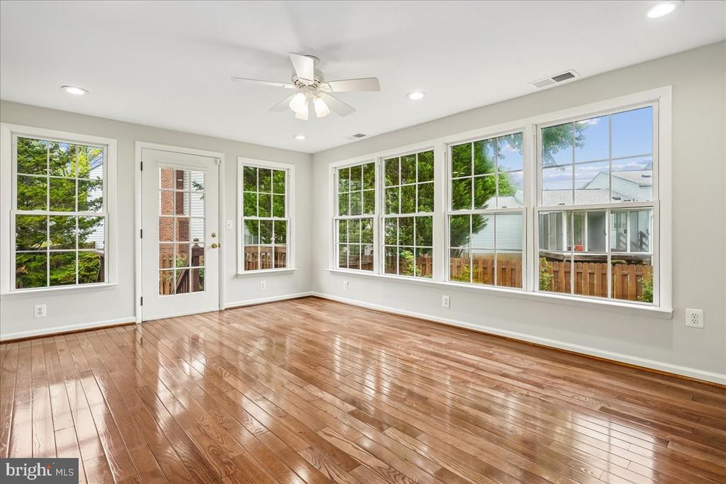 4407 VANTAGE COURT