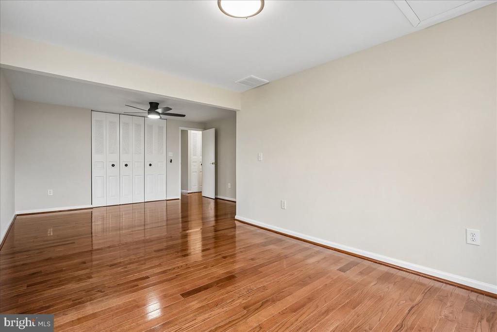 4407 VANTAGE COURT