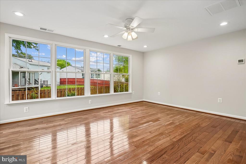 4407 VANTAGE COURT