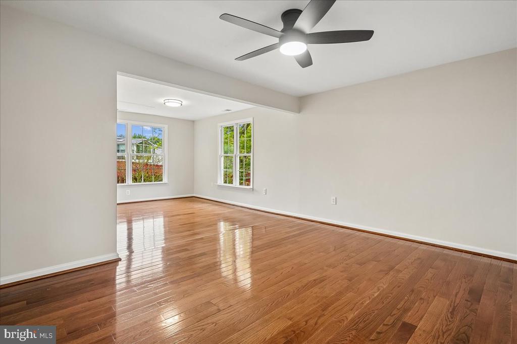 4407 VANTAGE COURT