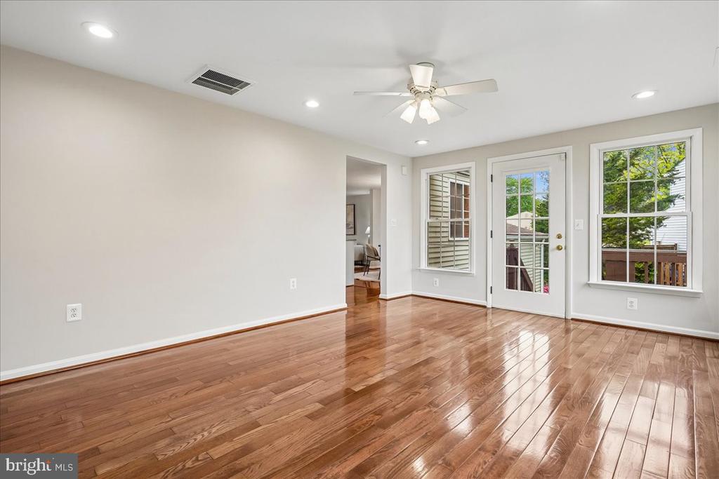 4407 VANTAGE COURT