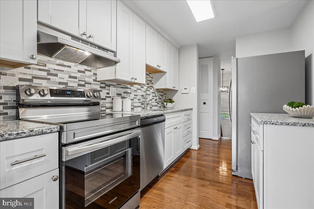 4407 VANTAGE COURT