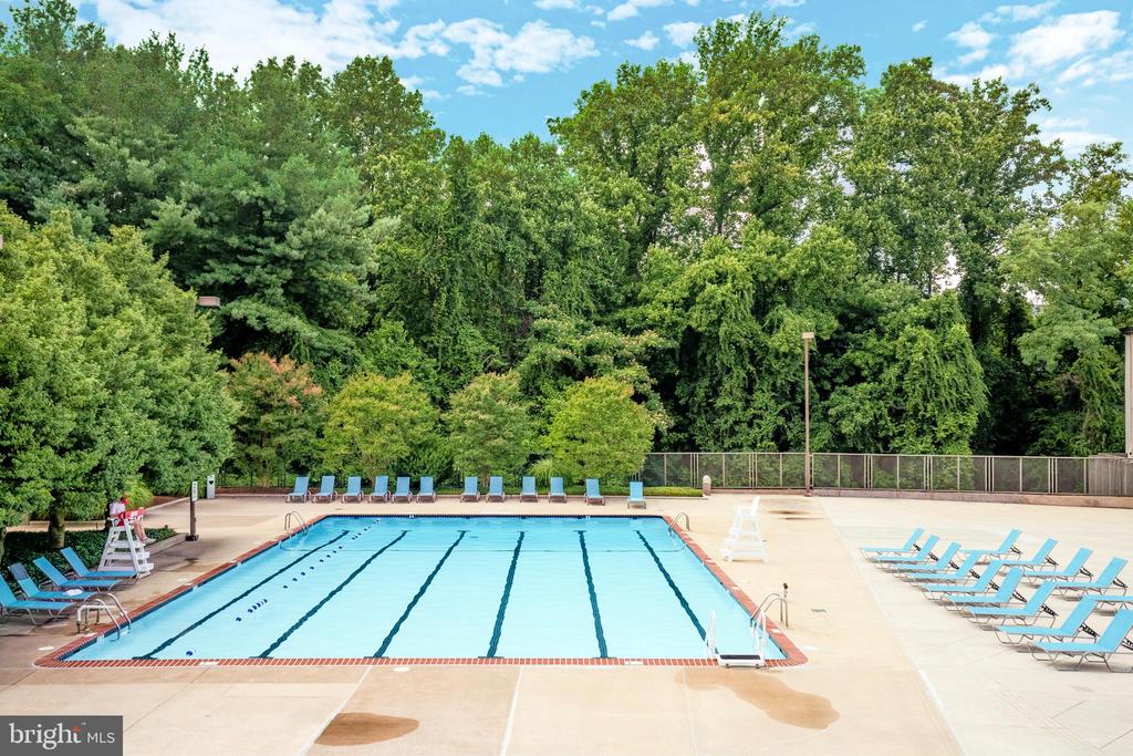 1800 OLD MEADOW ROAD Unit: 218