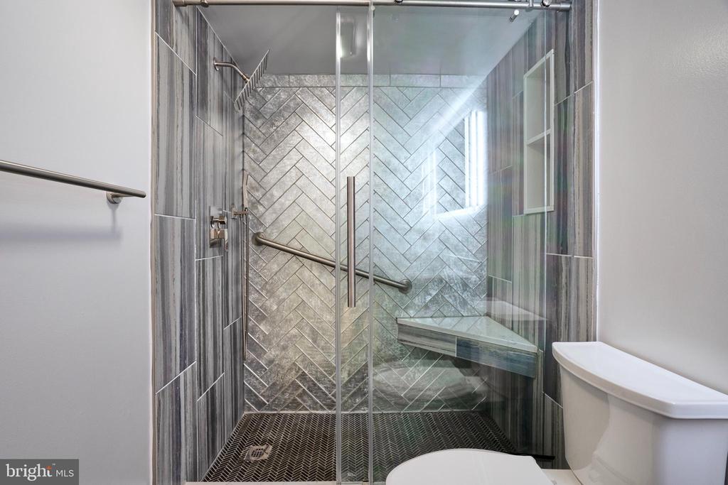 1800 OLD MEADOW ROAD Unit: 218