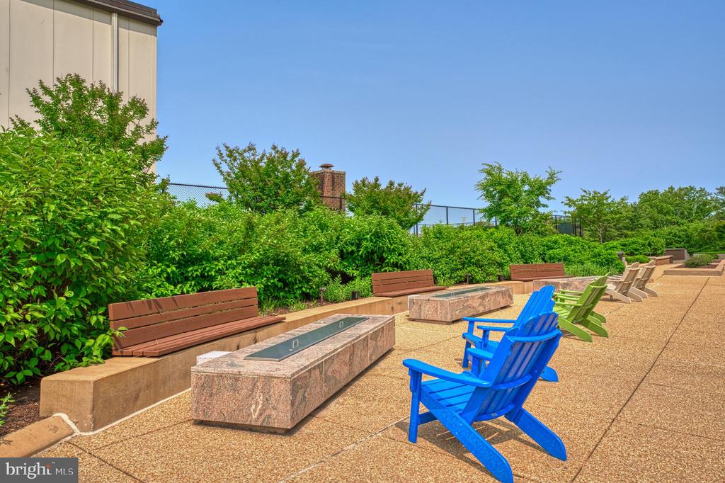 1800 OLD MEADOW ROAD Unit: 218