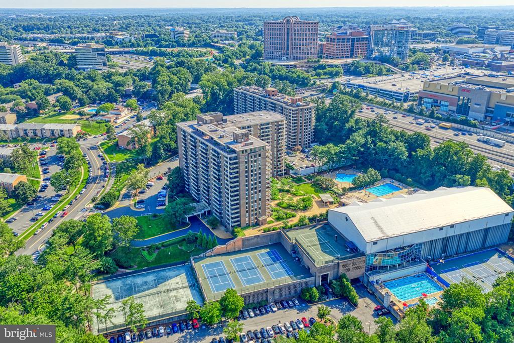 1800 OLD MEADOW ROAD Unit: 218