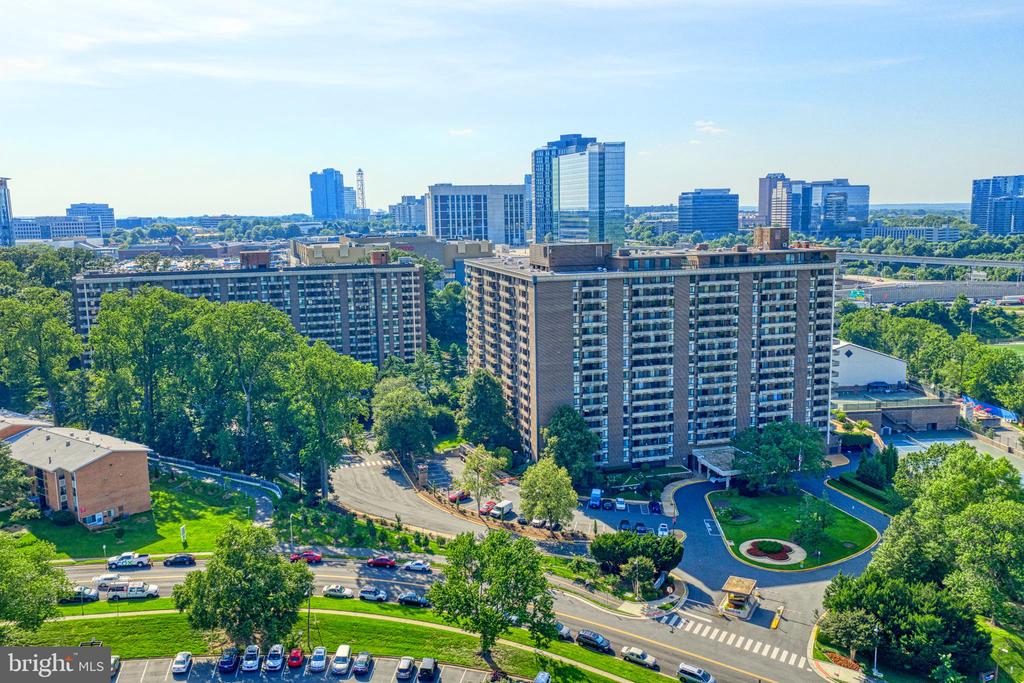 1800 OLD MEADOW ROAD Unit: 218