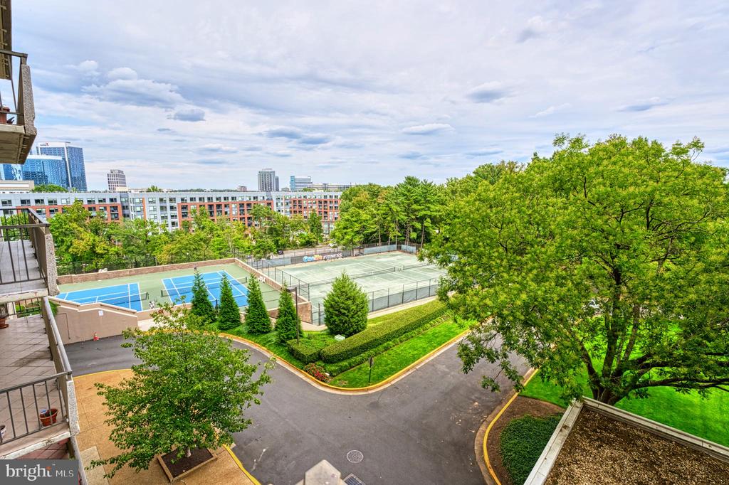 1800 OLD MEADOW ROAD Unit: 218
