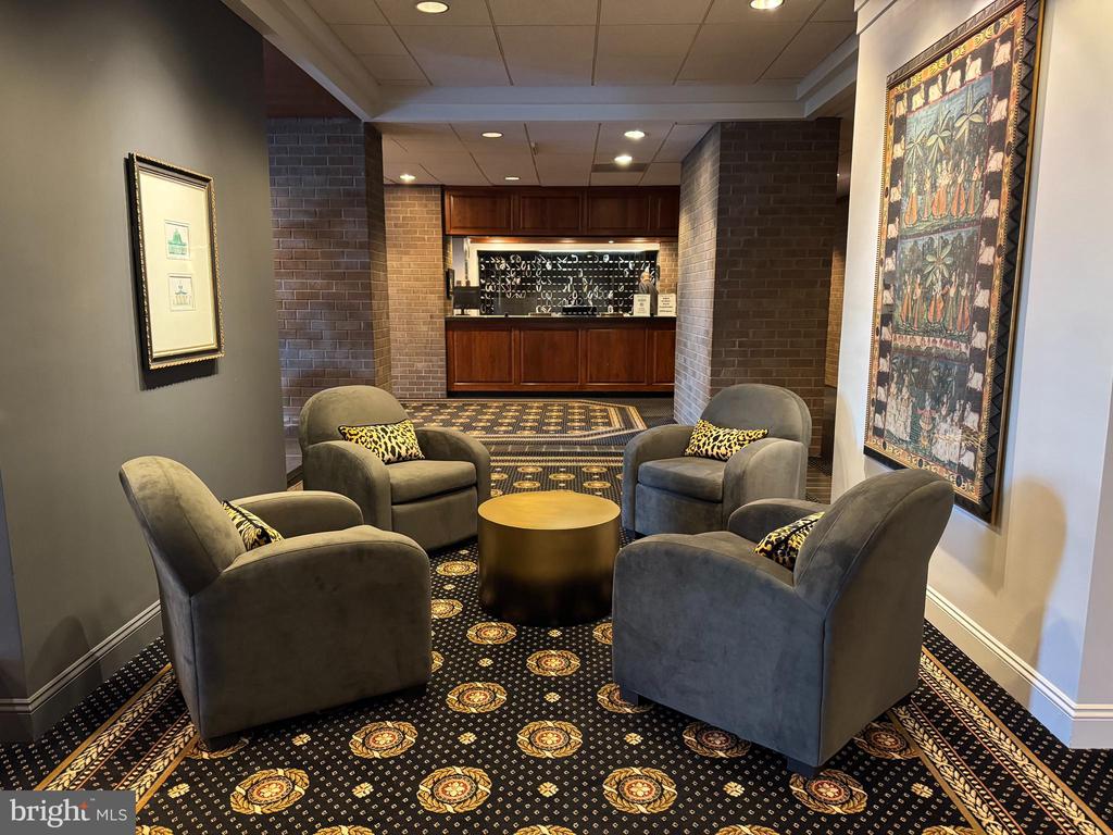 1800 OLD MEADOW ROAD Unit: 218