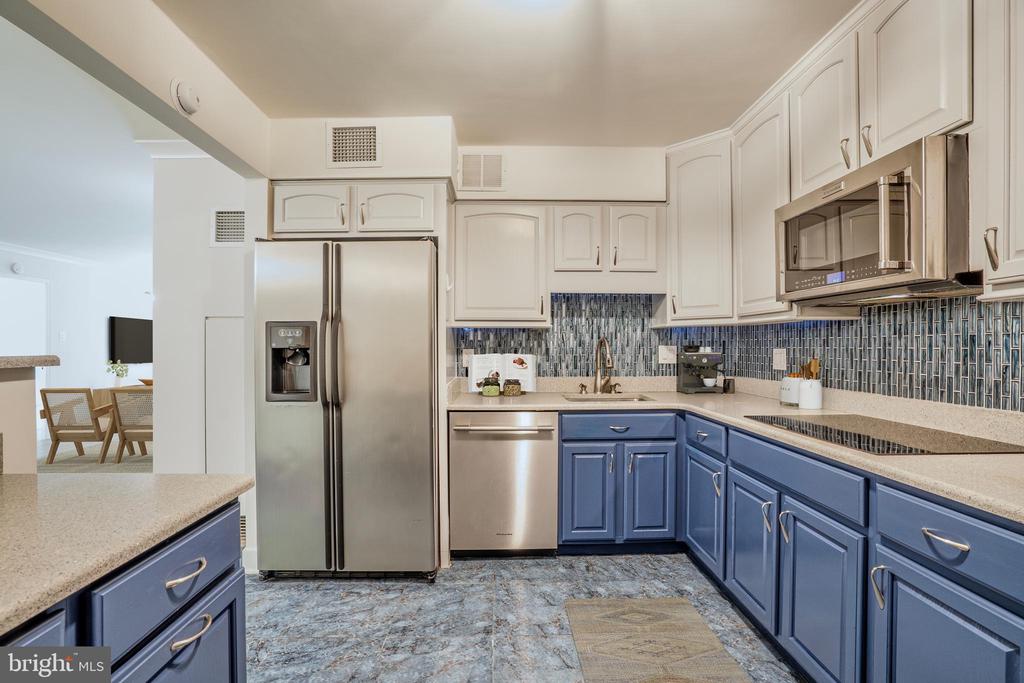 1800 OLD MEADOW ROAD Unit: 218